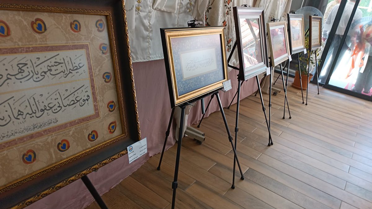 Bozüyük Halk Eğitimi Merkezinde açılan sergide eserleri bulunan  Kapanalan Köyü Camii İmam Hatibi İbrahim Akgün'ü Bozüyük Müftülüğü olarak tebrik ve teşekkür ediyoruz.
