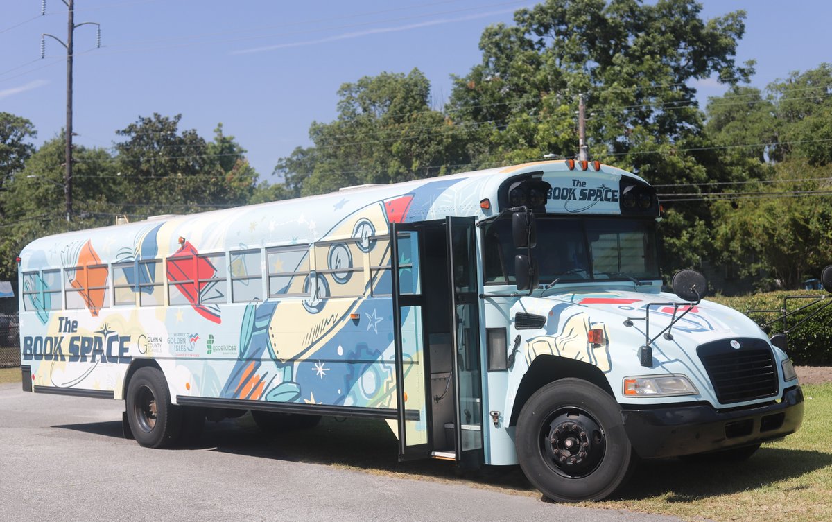 glynncoschools's tweet photo. Thank you to our families and community partners who came together in full force today to celebrate the grand opening of our Book Space mobile library. The bus will run from now until Thursday, July 26. Visit https://t.co/QBIzd6PlBQ to see a schedule of where it's headed next. https://t.co/PNKXoC4k8V