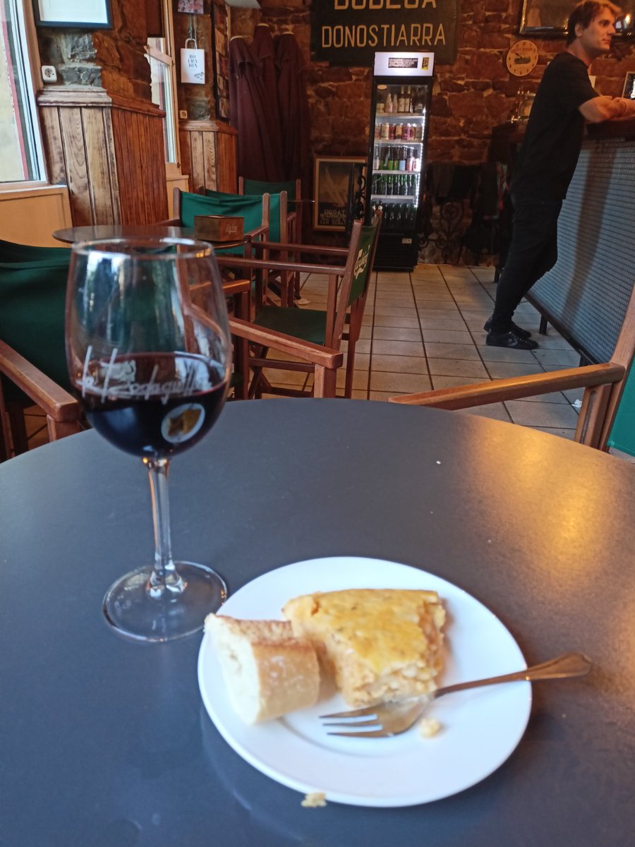 therfer's tweet image. Already in Donosti, 5 years later, enjoying the pintxos, the Rammstein fans, the spectacular sunset... and how to fold a poster so you don&apos;t have to pay to bill it in @vueling 😅... Ok, tomorrow #StatisticalLearning Conference #IASL2024

@bcbl_ @necaro12  @raoiforca @ivangtorre