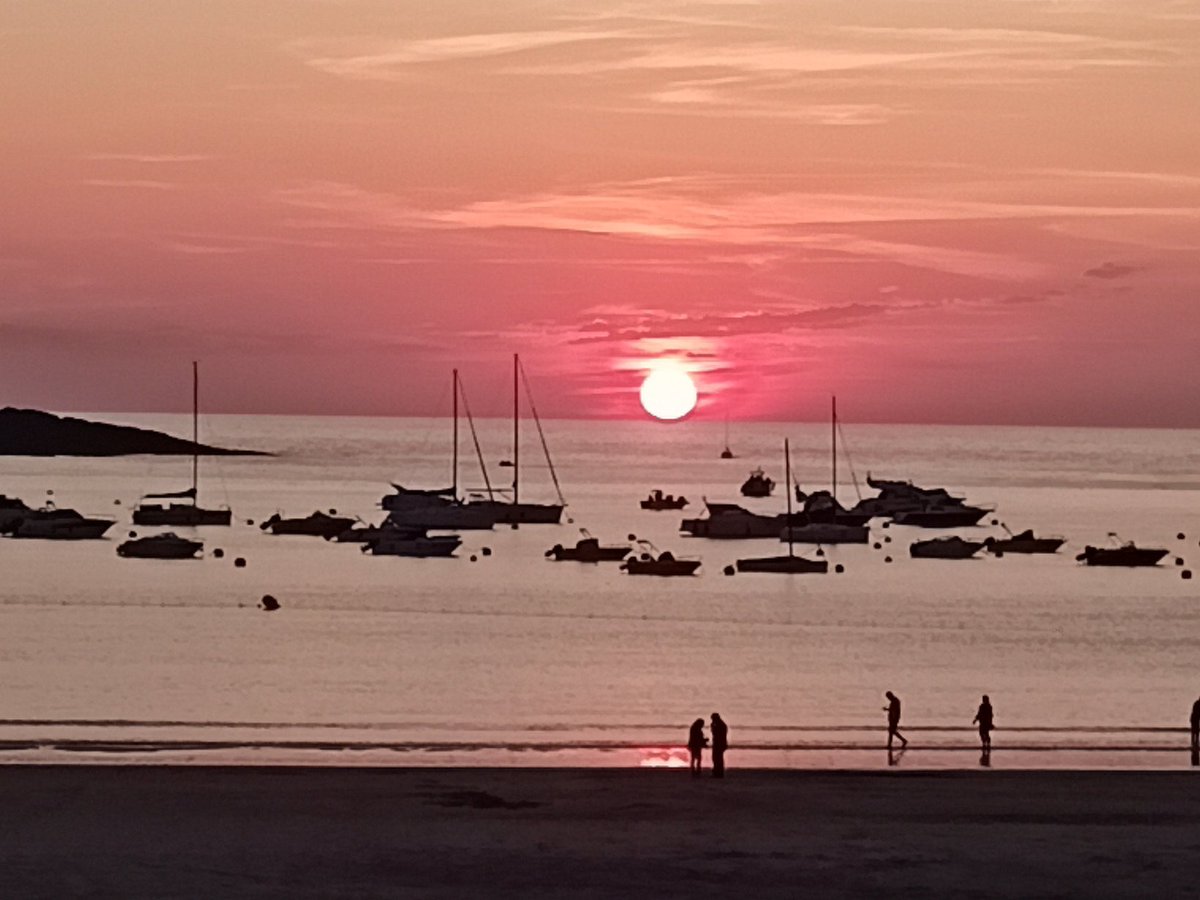 therfer's tweet image. Already in Donosti, 5 years later, enjoying the pintxos, the Rammstein fans, the spectacular sunset... and how to fold a poster so you don&apos;t have to pay to bill it in @vueling 😅... Ok, tomorrow #StatisticalLearning Conference #IASL2024

@bcbl_ @necaro12  @raoiforca @ivangtorre