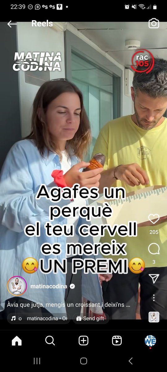 PCognom's tweet photo. @matinacodina @rac105 @llenguacat @mantincelcatala @optimotcat Un programa amb tanta influència hauria de tenir cura del català: parlant de croissants, N'AGAFES un. Si el mitjans dm català no cuiden la llengua, està tot perdut. https://t.co/zgB4I6ol4h