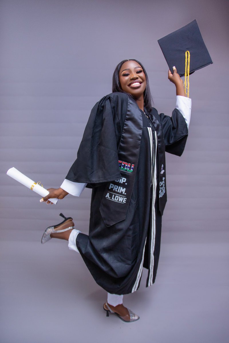 AuntyAnta's tweet photo. Dear self, I could not hve been more proud. had always kept in my mind that it was me vs me.
Always wanted to outgrow myself and to be the best version I could possibly be. Keep that head up high, at the end of day all the tears finally paid.
Alhamdulilah always.
#proudteacher ❤️ https://t.co/SqL2GbiBac