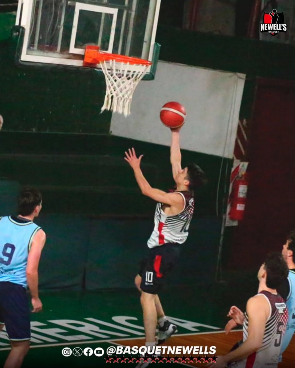 BasquetNewells's tweet photo. ⚔️ A paso firme 

🏀 Newell's luchó, sufrió y triunfó, los leprosos se impusieron 79 a 75 frente a Estudiantil y se dió un gran paso adelante pensando en la continuidad de la Superliga.

📆 Lunes 03/06 
📌 Fecha 12
🆚 Estudiantil 
✅ 79-75 https://t.co/QyDvjvCjVn