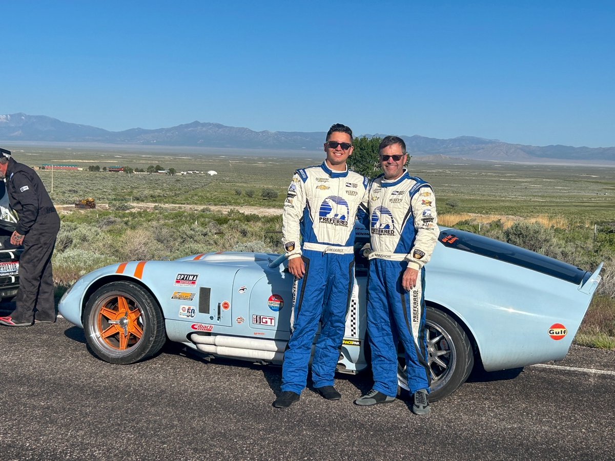 FactoryFive's tweet photo. 3 #FFR #Type65Coupes traveled 160mph+ at the Nevada Open Road Challenge. Read more and watch the recap - https://t.co/ozj84wzx98.
#factoryfive #racing #desertracing #classiccars #fastcars #nevadaopenroadchallenge #type65 #coupe #familybuilt #sale #kitcars #carswithoutlimits https://t.co/PoEm83NSpg