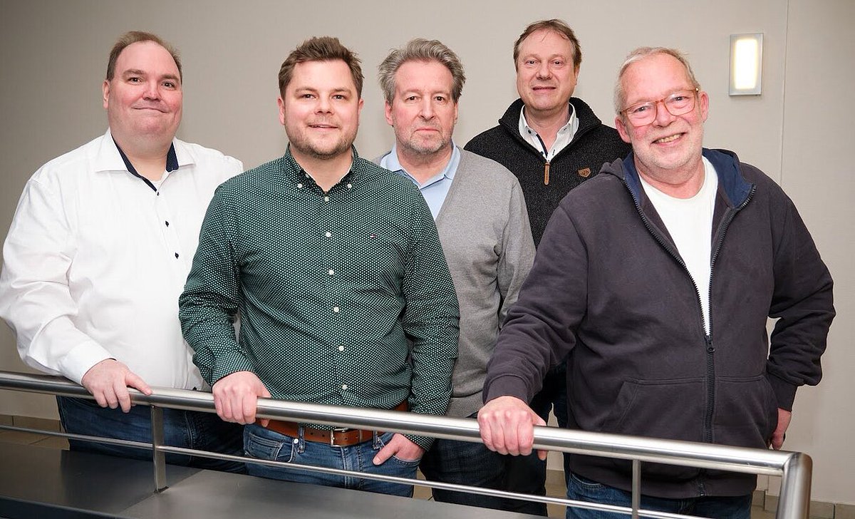 VaeteraufbruchD's tweet image. Das ARD-Politikmagazin @reportmainz befasst sich in seiner Sendung vom 04.06.2024 kritisch mit dem Begriff der &quot;Eltern-Kind-#Entfremdung&quot;. Wir wurden angefragt, aber nicht erwähnt. Unser Bundesvorstand legt hier alle Fragen und seine Antworten offen. vaeteraufbruch.de/news/aktuelle-…