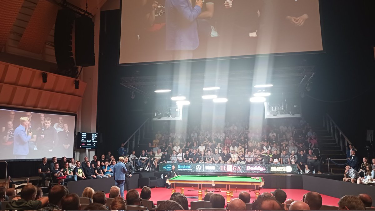 tonivenalainen's tweet photo. Revanssin makua ilmassa. Nรคytรถsotteluiden toinen ilta. Night 2 of 3. An evening with Ronnie O'Sullivan. Ronnie O'Sullivan vs Gary Wilson. Tuesday night Tampere-talo 4/6/2024.
#Snooker #Snookerlegends #Snooker2024 #taombilliards https://t.co/oW9jay1a52
