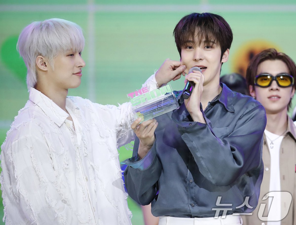 ceecee18ny's tweet photo. News: Naver TV Entertainment (출처 : 네이버 스포츠) https://t.co/iGRrEPTfYz
#GottaWORK #WORKChallenge #GOLDENHOUR_Part1
#ATEEZ #에이티즈 #エイティーズ @ATEEZofficial @ATEEZofficialjp
#Work1stWin #ATEEZ23rdWin #MINGI #YUNHO https://t.co/Os6piUuC3V