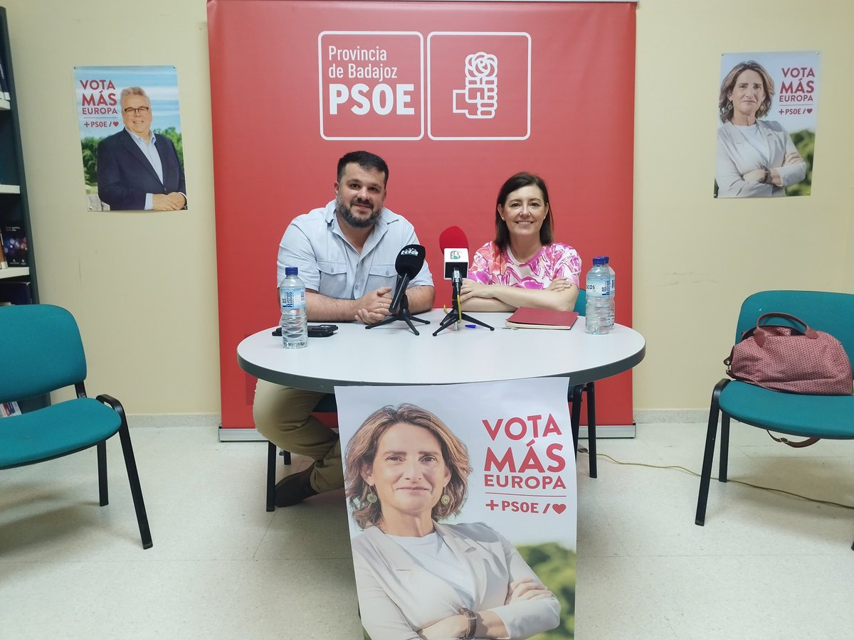 PsoeBadajozCEP's tweet photo. “Una alta participación en Extremadura sería un patrimonio político que podríamos explotar los próximos años en Europa”
🗣️ @NachoSAmor
📸 Hoy hemos tenido acto en #Calamonte, #Almendral, #Alburquerque, #VillanuevaDelFresno https://t.co/HLTSnk4xW5