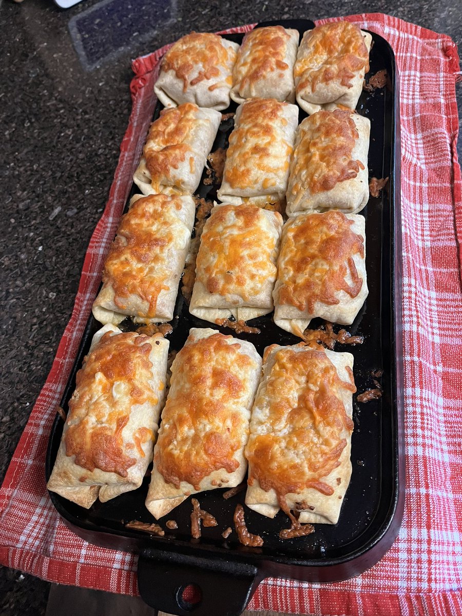 CastRedhead's tweet image. Baked chicken chimichangas for dinner tonight!  Seasoned the chicken and the filling with #TotallyTaco from @FarOutFoodz of course!