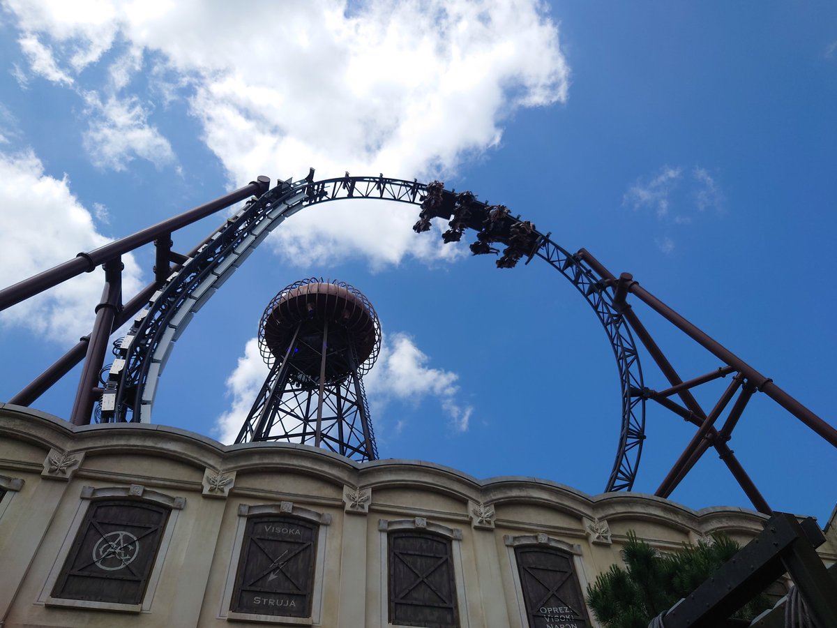 maxm097's tweet photo. Nach langer Zeit mal wieder im Europa Park gewesen. Der letzte Besuch war im Winter 2019. War ein schöner Tag 1 von 3. Der neue Enzian hat zwar keine Grotte mehr, aber ich finde den Sitzkomfort deutlich besser. PCP Check 918 https://t.co/AeroDPEEyY