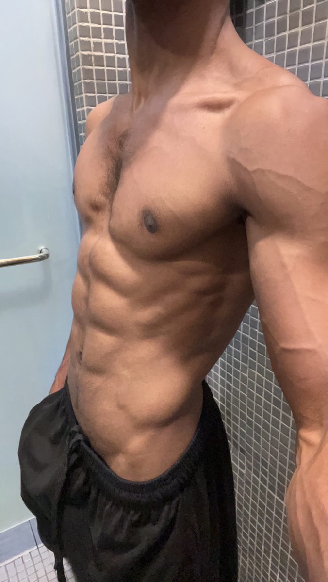 ابي قحاب يرضعونه ابي 22  عمره اففف انيكه اهخخخخخهه