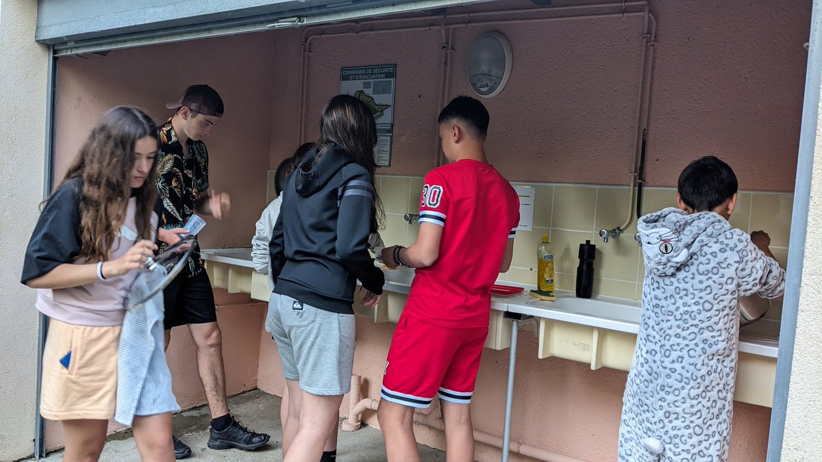 J2 TAPV pour les élèves de l'AS du <a href="/BedelCollege/">Collège M Bedel</a> .
100 kms au compteur 
4 départements parcourus  86,79,85 et 17 
Vélo, train et barque à chaîne...
Cohésion en vélo et sur le campement...vivre ensemble H24 !
<a href="/jcthevenot/">j</a> 
<a href="/unss86/">#TEAMUNSS86</a> 
<a href="/CAChatellerault/">GrandChatellerault</a>