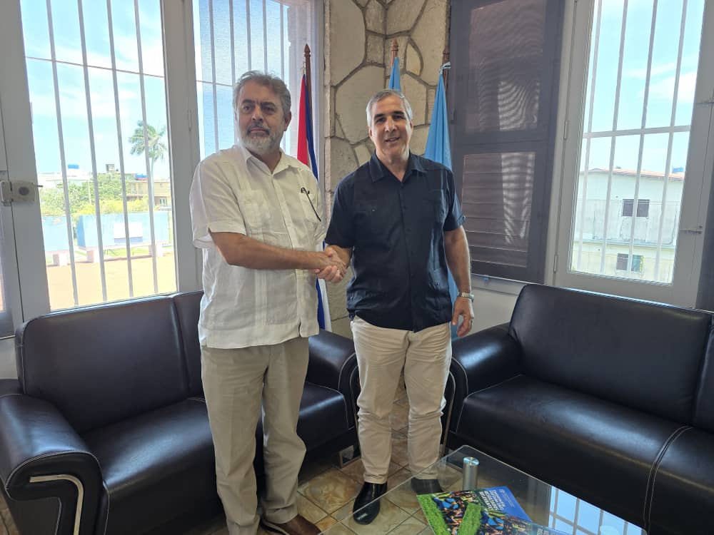 Sostiene Eduardo Martínez Díaz <a href="/EdMartDiaz/">Eduardo Martínez Díaz</a>, ministro de <a href="/citmacuba/">Ministerio de Ciencia, Tecnología y Medio Ambiente</a> encuentro de trabajo con Marcelo Resende, representante de <a href="/FAOCuba/">FAO Cuba</a>, donde acuerdan continuar fortaleciendo la cooperación conjunta
<a href="/SANTANACITMA/">JOSE FIDEL SANTANA NUÑEZ</a> <a href="/adianez_taboada/">Adianez Taboada</a> <a href="/ArmandoRguezB/">Armando</a>