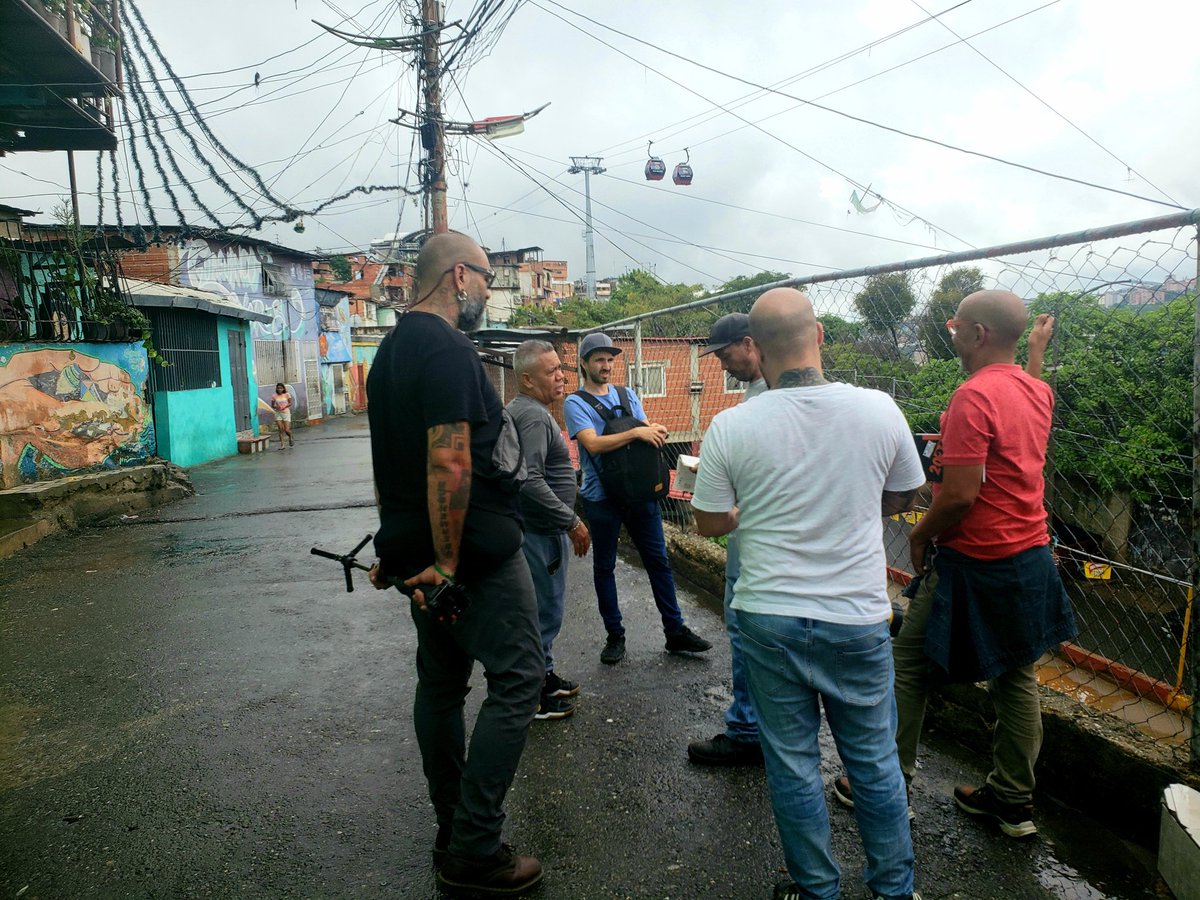 100PorCientoSa1's tweet image. "Pero uno bien puede preguntarse, ¿No habremos sido capaces de sobrevivir -cuando sobrevivir era imposible- porque fuimos capaces de defendernos juntos y compartir la comida?" Galeano.

#Soñando #SeAcerca