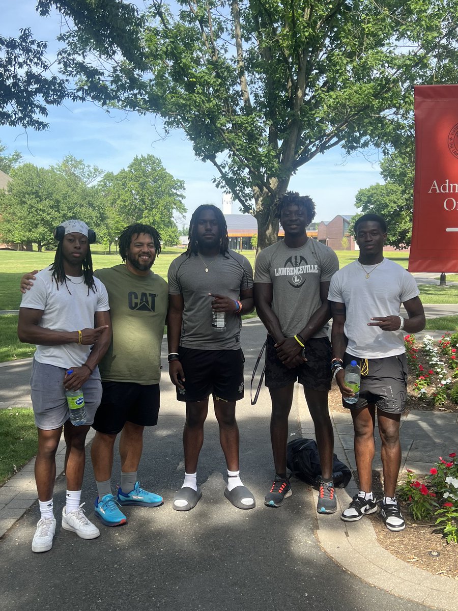 Had a good time at Lawrenceville School with <a href="/CoachPoeWins/">Napoleon Sykes Jr.</a> and <a href="/lanrewajulateju/">sam</a>. Thank you for having us and sharing some knowledge 🫱🏾‍🫲🏽