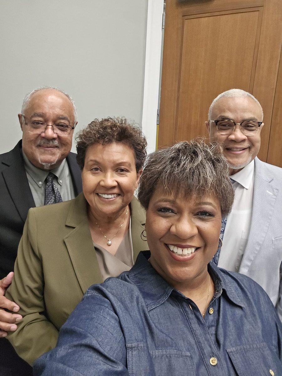 sunpumpmemo's tweet photo. What an honor to be at the table with Judges Pauline Drake, Lester Bass and Brian Davis! We judged the Friends of the Brentwood Public Library's Third Annual James Welddon Johnson Young Writers Festival. https://t.co/IzpG6sLaWL