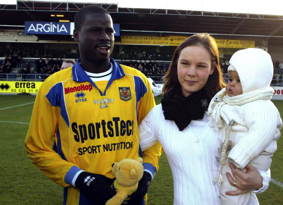 10 football players who lost almost everything after divorce. Number 5 will shock you💔😞

1. Emmanuel Eboué
Lost children and all properties to his wife after divorce.