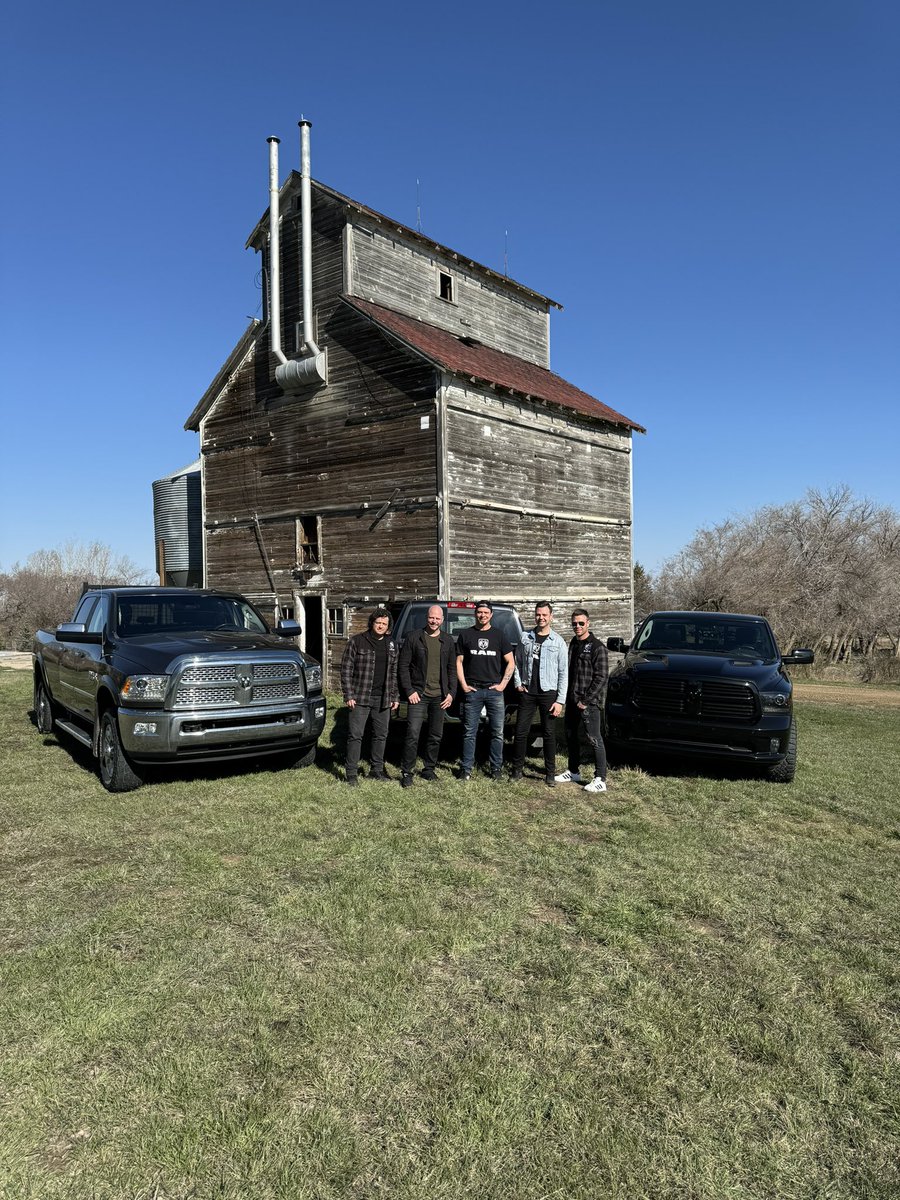 HunterBros's tweet photo. Seeding season is well underway at the Hunter farm! Which means summer is almost here ☀️🛻😎 What’s your plan this year?!

#sponsored @RamTrucksCanada 

#RAM_Partner #ramfam #ramcanada #RamTrucksCA #RamLife #RAM https://t.co/x2IJhH3KSC