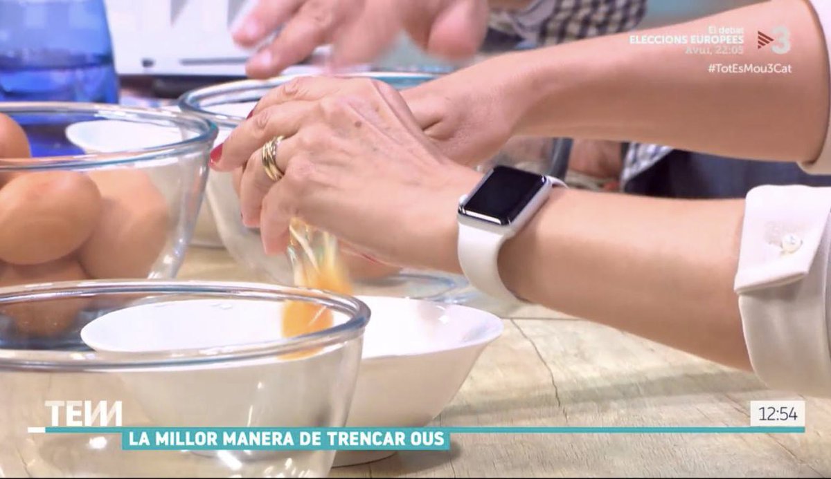 AnnaBozaAbogada's tweet photo. 🥚Per fer una truita, s’han de trencar els ous” el refranyer català és molt ric  i avui a #totesmou3cat amb @MAlbercocs hem après lliçons!! @som3cat #AnnaBoza #AdvocaciaCatalana #cuina #chef #actual #social #health https://t.co/o2DTflWmnJ