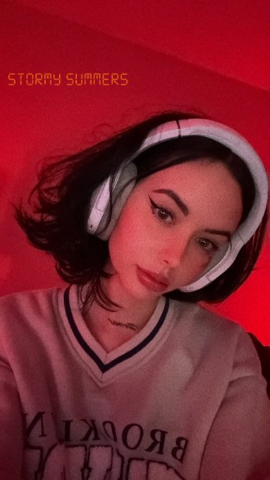 Kiss me while i rage at my jungler for missing smite 😍 https://t.co/mnQl8Ww1Ci