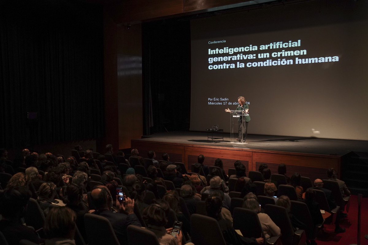 museomalba's tweet photo. En el día de #ArtificialIntelligenceMW compartimos la conferencia que dio hace poco más de un mes Éric Sadin en el auditorio del museo.
@MuseumWeek 
https://t.co/yTkcvV9O9U https://t.co/SJ3SlQzQMY