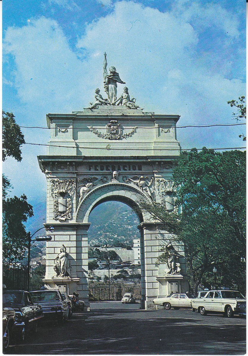 MarjeMolder's tweet photo. This #vintage late '60s #postcard of #Caracas #Venezuela - showing the #Arco de La #Federacion (a National Historical #Monument inaugurated in 1895)- is PUN #ClassicAutomobiles possibly date this photo 1965 -1968 #deltiology #oldPaper #SouthAmerica #Architectural no identical PCs https://t.co/xvnfht0GhT