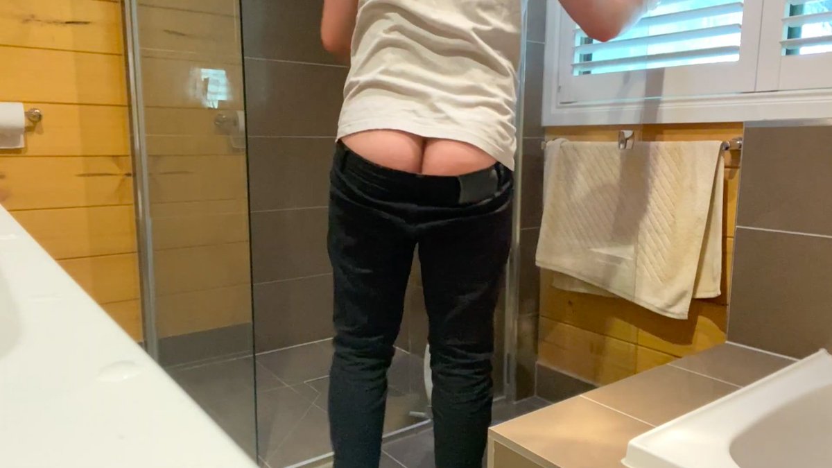 buttcrack315's tweet photo. #buttcrack #asscrack #bum #butt #ass #arse #BuildersBum #PlumbersCrack #PlumbersBum #PlumbersButt #mooning https://t.co/5qtBPkDvL5