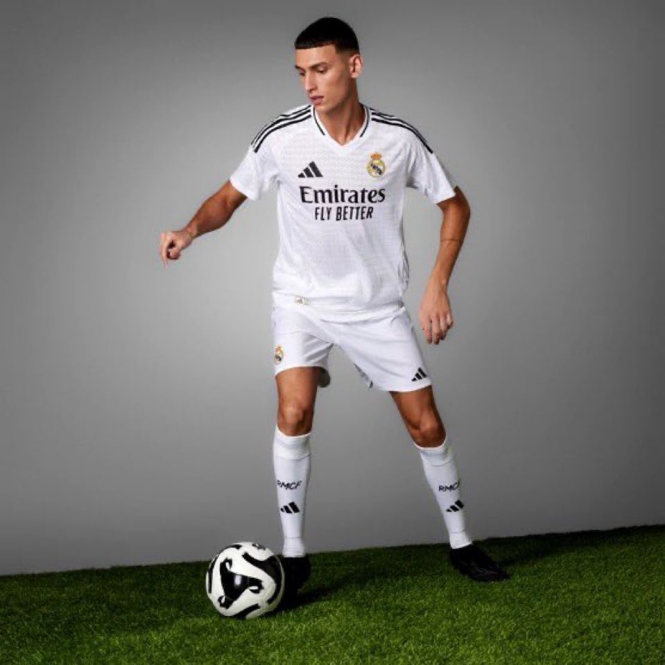 Pero de verdad.

AL LOGO DE ADIDAS LE QUEDA BIEN LA CAMISETA NO?