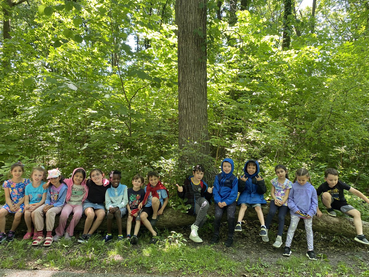 MmeChaouali's tweet photo. We are building memories @Glade_Gators @MsAwender #friends https://t.co/Qhz52Pf1ie