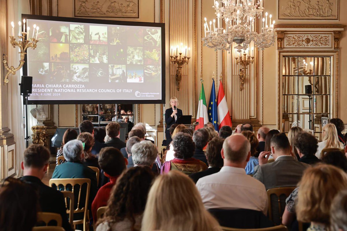 ItalyinAustria's tweet photo. 🇦🇹(1/2) Botschafter Pugliese leitete die Eröffnungsveranstaltung der Vereinigung für den wissenschaftlichen Austausch Österreich Italien (ASSAI) im Beisein des Präsidenten @CNRsocial_  Carrozza, des Präsidenten @INFN_ Zoccoli und des Präsidenten @AreaSciencePark Trieste Petrillo. https://t.co/PX0XkOoiUp
