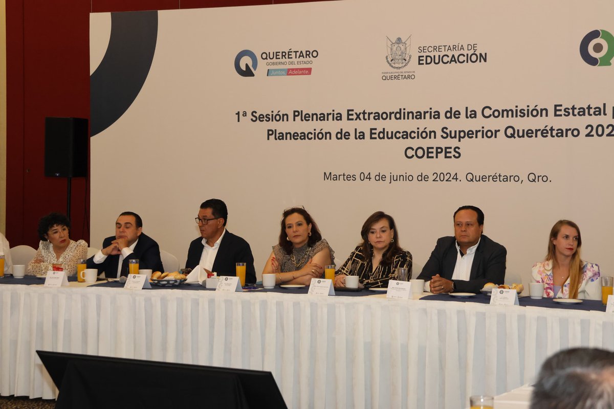 ¡#Querétaro al #siguientenivel! y para superar las metas de las y los jóvenes, hoy revisamos en la COEPES importantes proyectos de inclusión y #educación dual, estos esfuerzos aseguran una educación accesible y alineada con las necesidades económicas actuales.