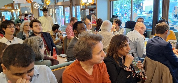 MoDem75013's tweet image. Tractage, réunion publique avec les colistiers @GillesBoyer  @PierreBaty @pegah_maleka et @eschahl, les engagés de #Paris13 de la liste #BesoindEurope  sur tous les fronts car rien n&apos;est joué. 
Le 9 juin votons @ValerieHayer
@MoDem_Paris @RE_Paris13 @HorizonsParis13