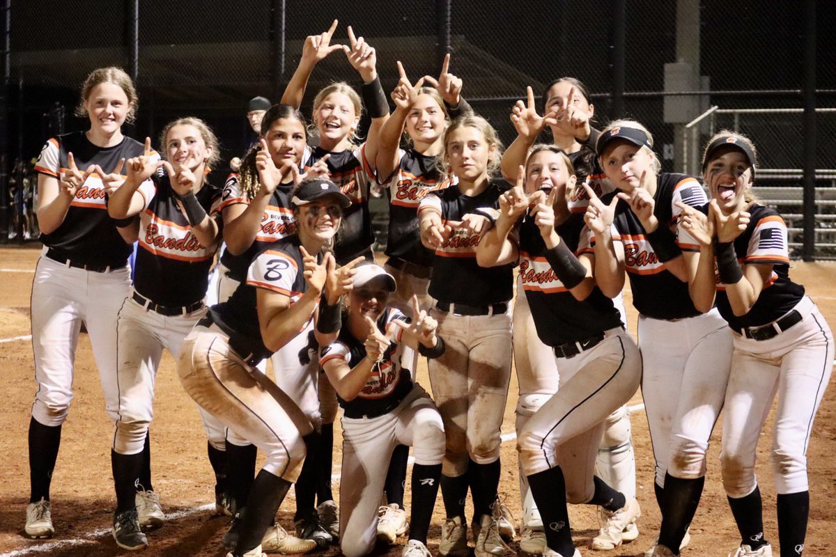 MayaMelendez31's tweet photo. PGF Super Select 12u Champs! We went 8-0 playing the best teams in the country. Only 5 runs allowed. Our defense and pitching were on fire! 🔥@LegacyLegendsS1 @LineDsoftball @ExtraInningSB @CoastRecruits @D1Softball @SBRRetweets @MaxPreps @TopPreps @Bandits_2011 @GirlsPower4Life https://t.co/buYGrsFtnq