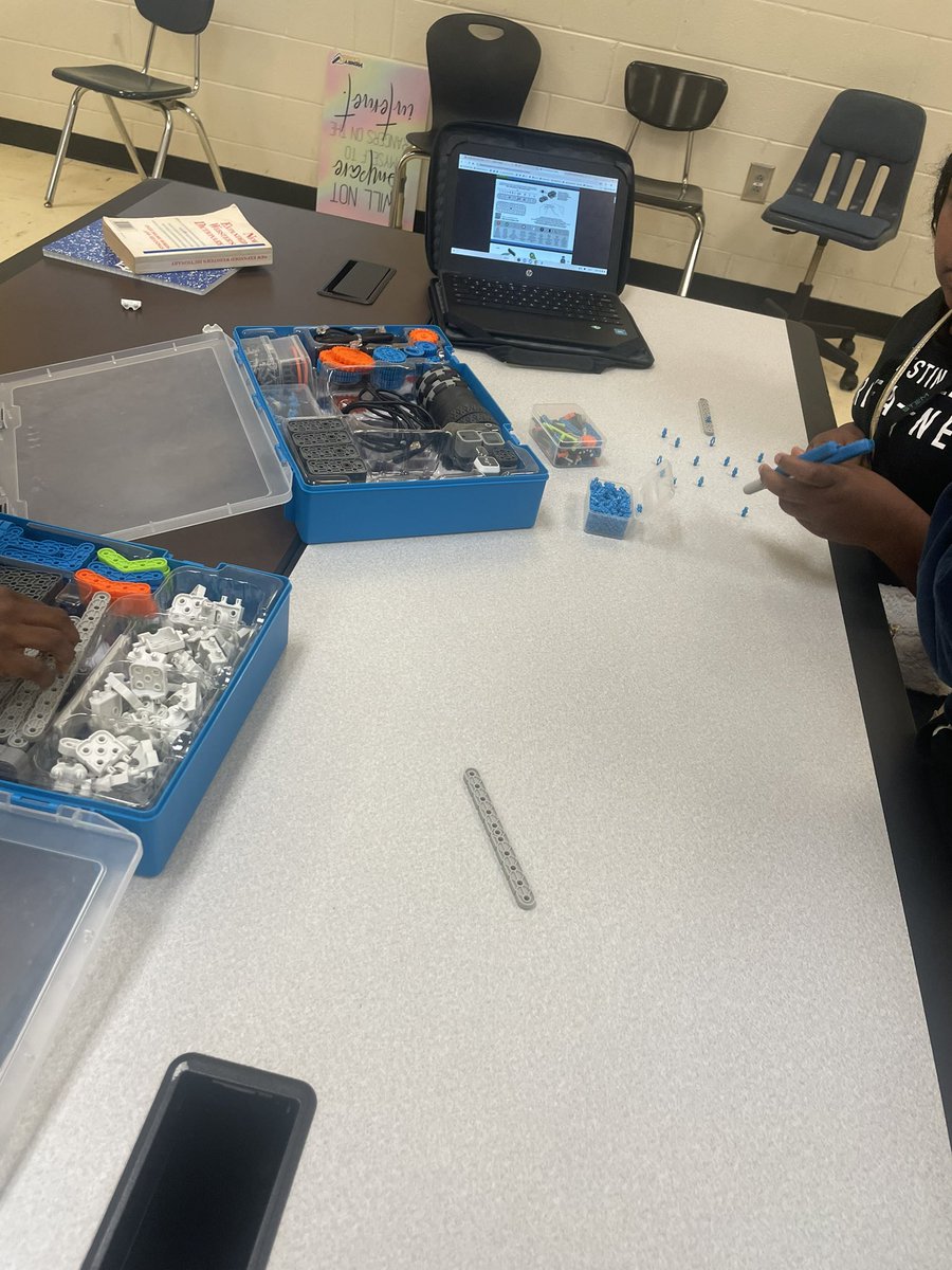 ms_clore's tweet photo. Day 1 of STEM camp down! Teaching engineering with VEX IQ and VEX GO. #stemmatters #steminhenry https://t.co/CvYPYKUid2