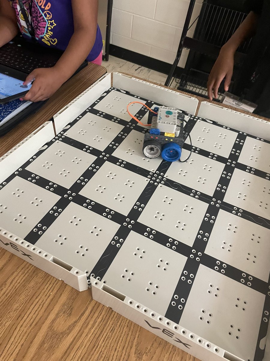 ms_clore's tweet photo. Day 1 of STEM camp down! Teaching engineering with VEX IQ and VEX GO. #stemmatters #steminhenry https://t.co/CvYPYKUid2