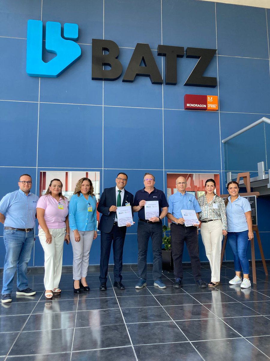 CECyTESLP's tweet photo. Firma de convenio con la Empresa BATZ Mexicana S.A de C.V del sector automotriz dedicada a la fabricación de sistemas de pedales, sistemas de elevación y partes inyectadas. https://t.co/MhJ25h7Nq3