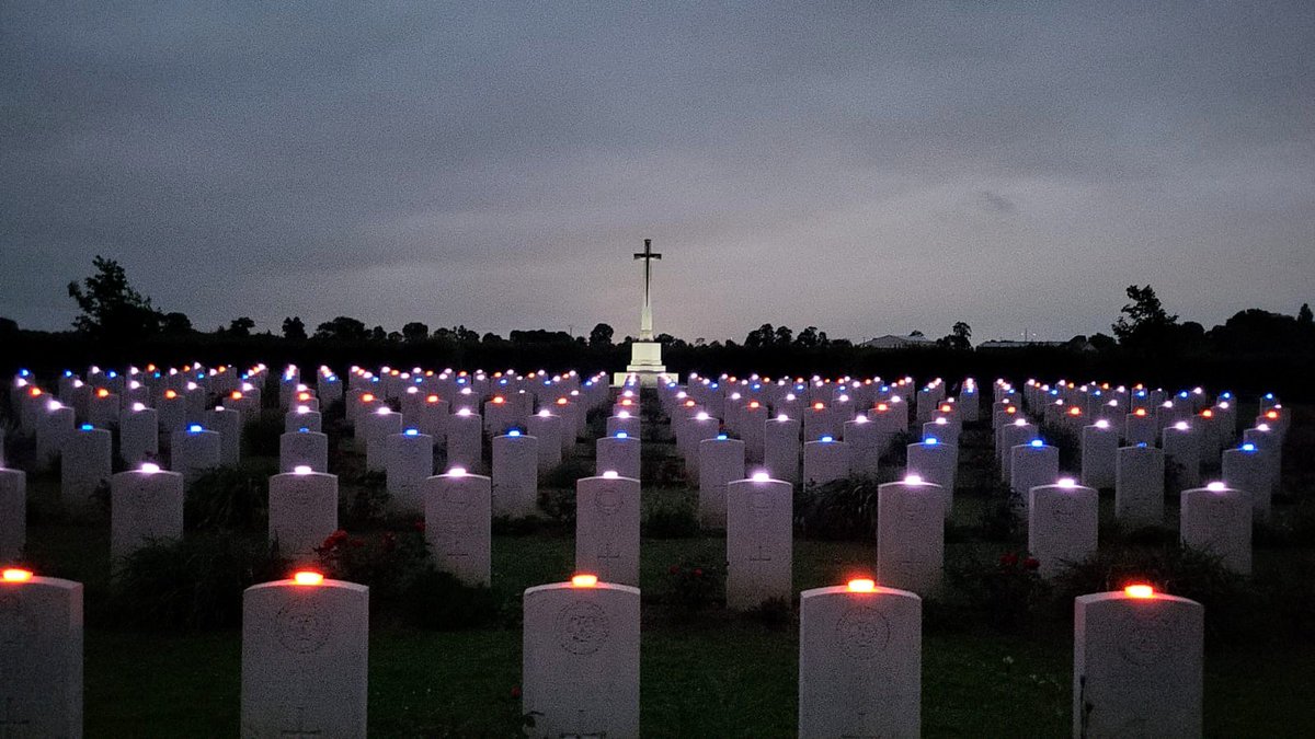 🕯️ As D-Day veterans arrive in Normandy and visit the graves of those who fell, we've been Lighting their Legacy in a vigil to illuminate every Commonwealth War Grave across our sites in Normandy. Discover the story of D-Day: ow.ly/5Th550S92V0 #LegacyofLiberation #DDay80