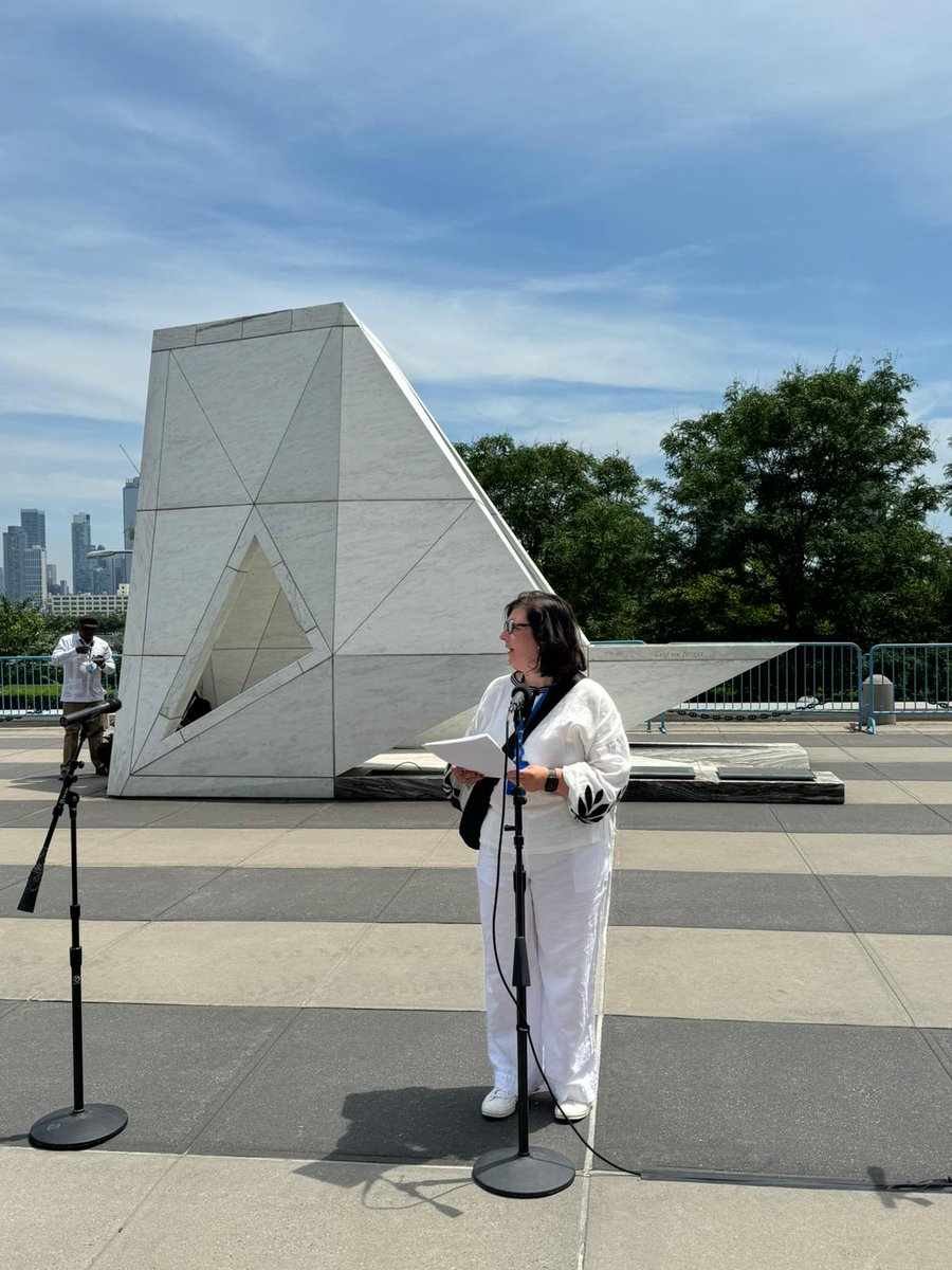 LithuaniaUNNY's tweet photo. President of the 🇺🇳 Delegations Women’s Club (UNDWC) 🇱🇹 Mrs. Rūta Paulauskienė and @UN_PGA Dennis Francis opened the @UN Bazaar expressing gratitude to all the volunteers and attendees! Proceeds will aid victims of humanitarian crises in Ukraine, Gaza, and South Sudan. #UNBazaar https://t.co/zkQp0z9OmG