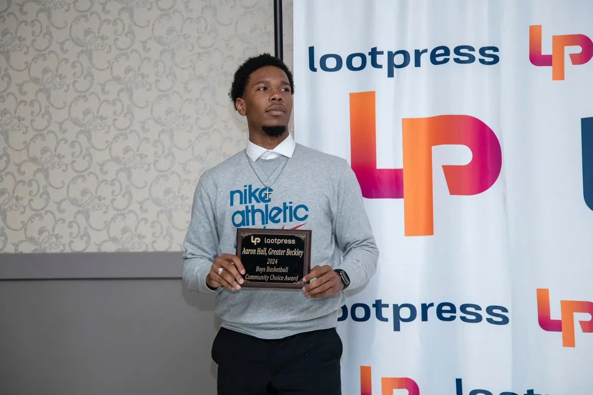 Congratulations to <a href="/aaronnhall/">Aaron Hall🌲⭐️</a> on an outstanding Senior season and winning the <a href="/lootpress/">Lootpress</a> Community Player of the Year Award! 

Aaron is on to Huntington Post-Grad next year! #GBCFamily
