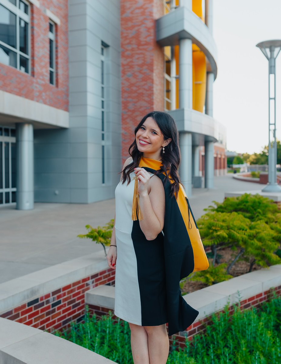 katiehayes31's tweet photo. Mastered it🎓 #MSW https://t.co/9PyFXv8Cqb