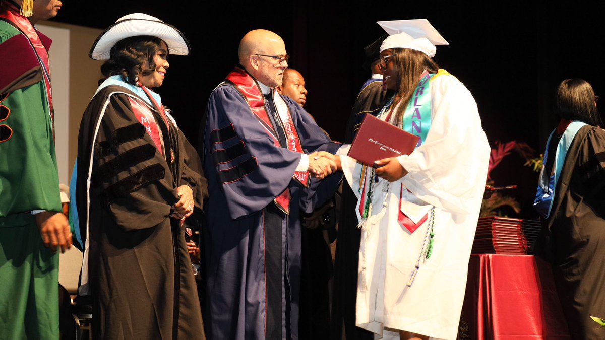 SuptDotres's tweet photo. I congratulate the #Classof2024 from @MiamiNorlandSHS! Your hard work and resilience have brought you to this joyous occasion. May your future be filled with successes and opportunities. #GraduationMagic #Alumni305 #YourBestChoiceMDCPS https://t.co/QFEMtbUjgl