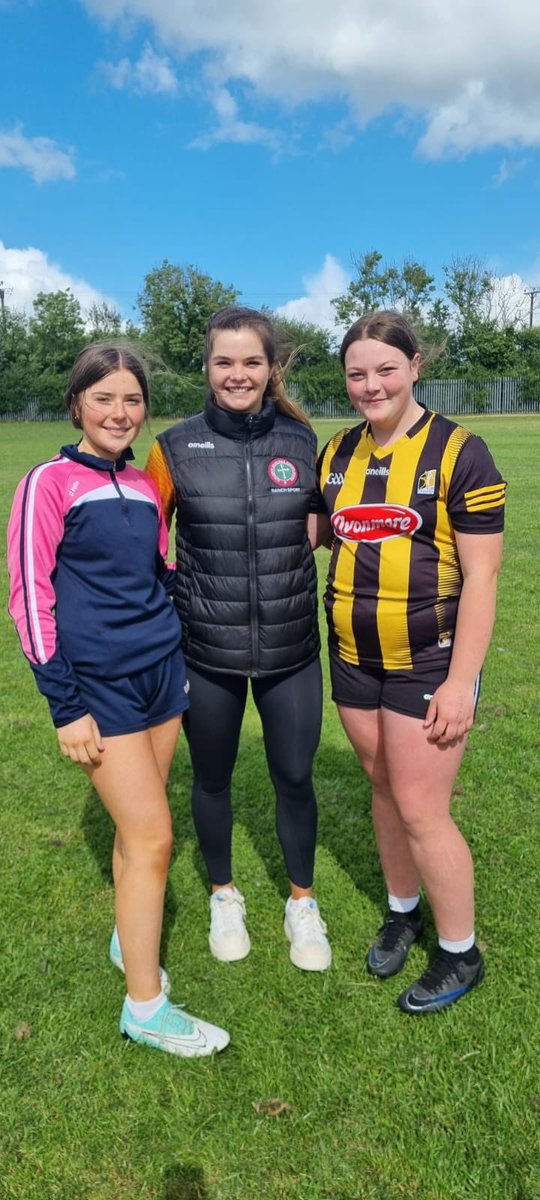 A special thanks to Maeve Kelly for leading an excellent training session today with our u14 girls. They left highly motivated ahead of tomorrow’s final. 💙💛