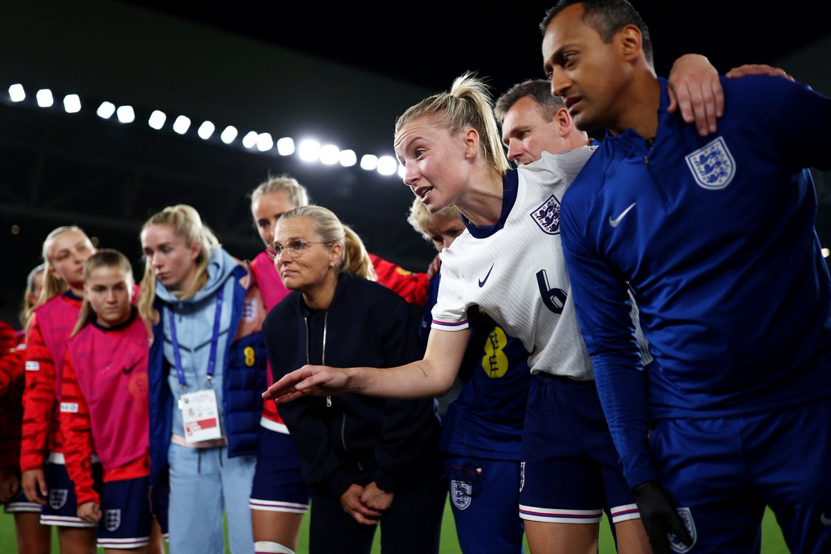 Lionesses's tweet photo. Together. We move. 🤝 https://t.co/3JUTGyhcNu