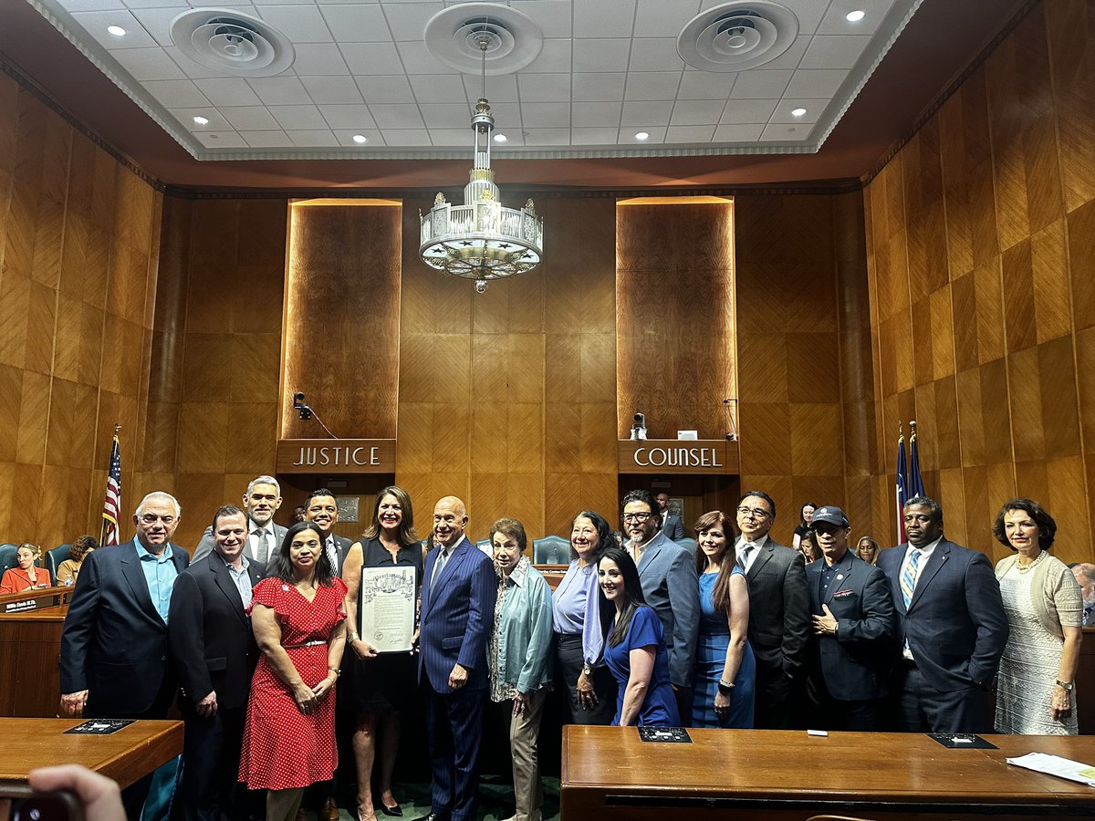 Carol Alvarado tweet media