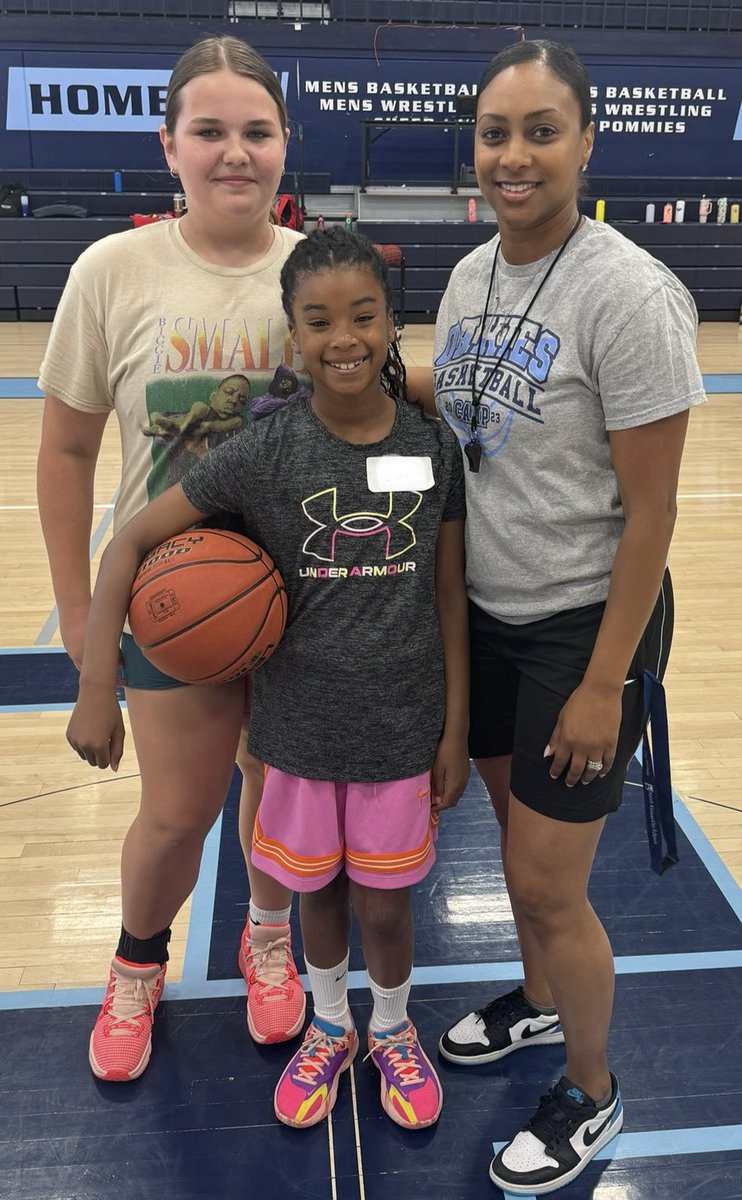 Today at camp we had a knockout challenge and a 1v1 challenge and look who came out on top!! Also featuring our guest coach and <a href="/Northmen_OPHS/">Oak Park High School</a> all-time leading scorer , <a href="/Paigie_11/">Paige Allen🥀</a> !! #FutureOakies #ForTheFamily