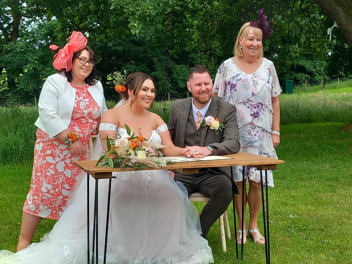 jocarter88's tweet photo. #Married https://t.co/3OyNQBksvw