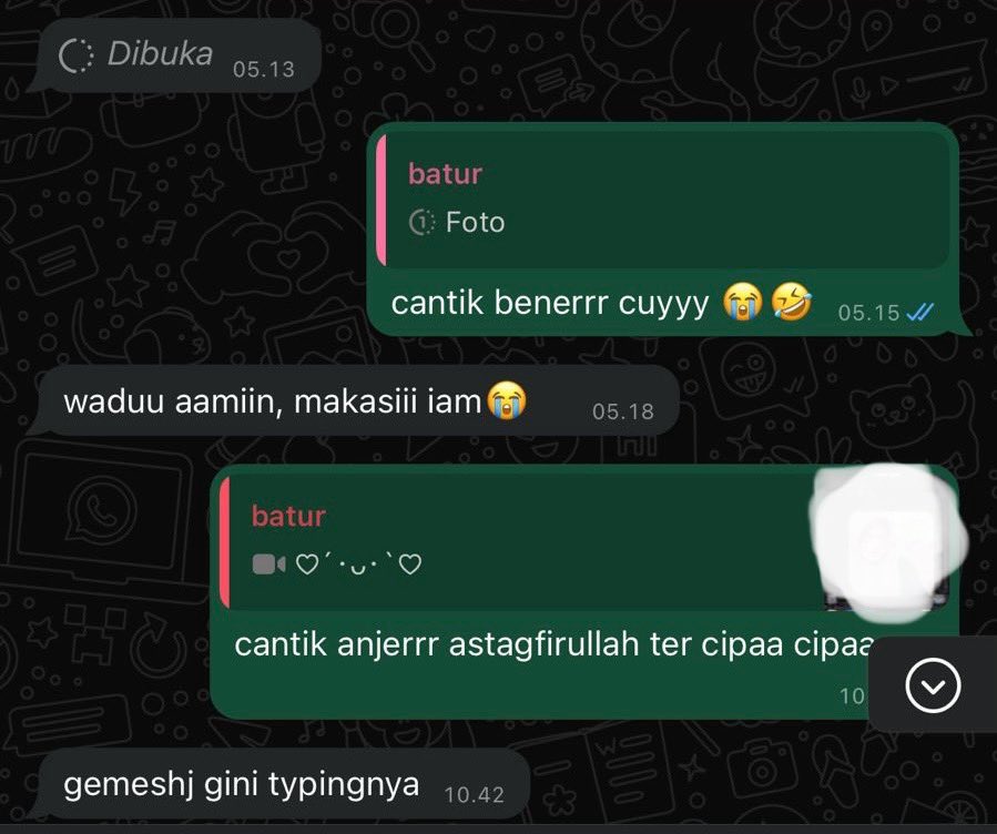 yours0urr's tweet image. WKWKW SAKIT BANGETTT COKKK cowo gue muji cewe lain sampe segininya 🥲 ini dapet ss an nya kemarin waktu ketemu, aku ss chattan di hp dia terus aku kirim ke nomorku