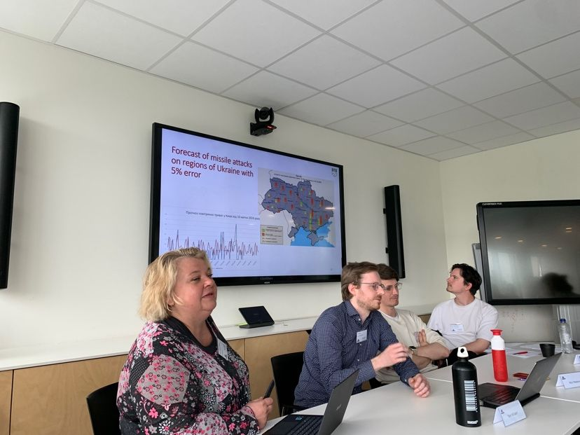 DE-CONSPIRATOR tweet media