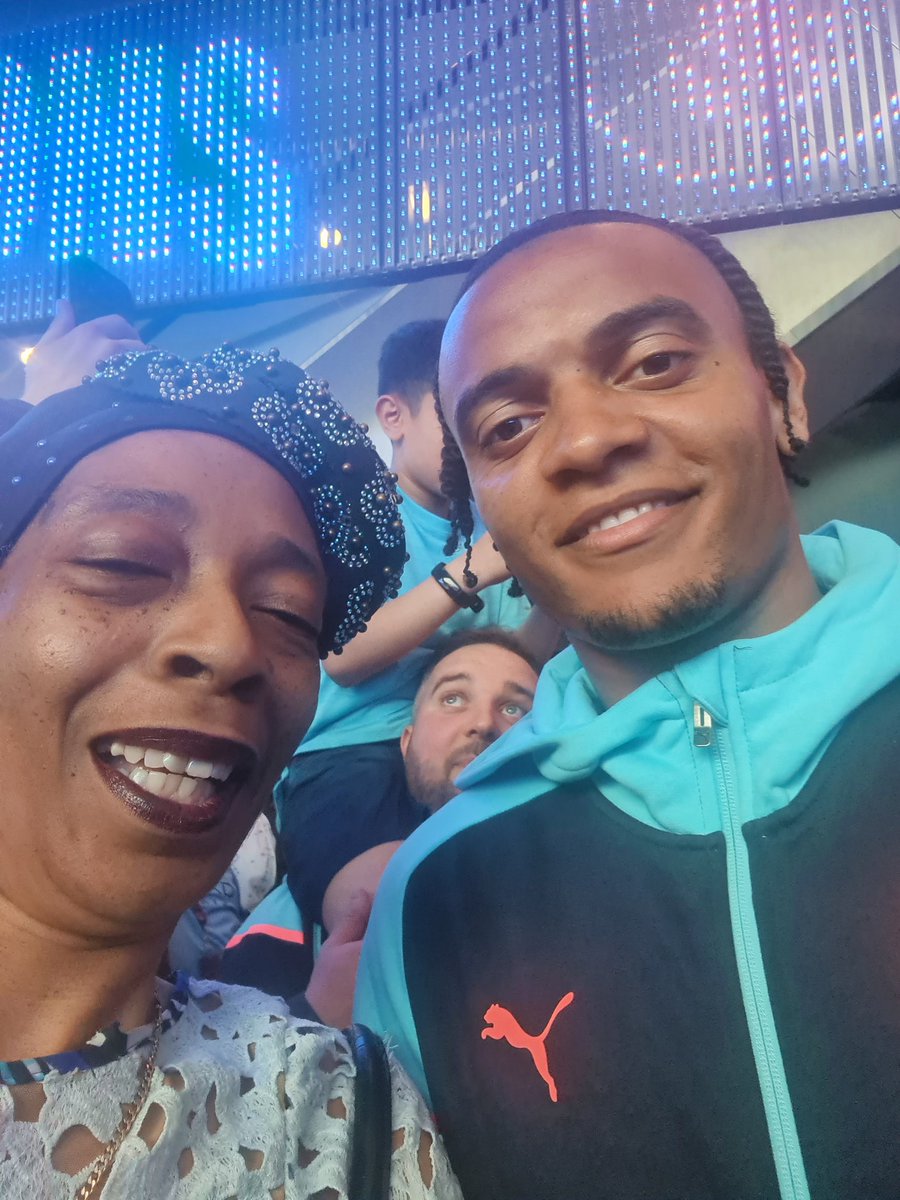 ErinmaBell's tweet photo. Out celebrating with the boys in blue. Once again Manchester remains blooooue!!. https://t.co/wXkpq8Xy9n