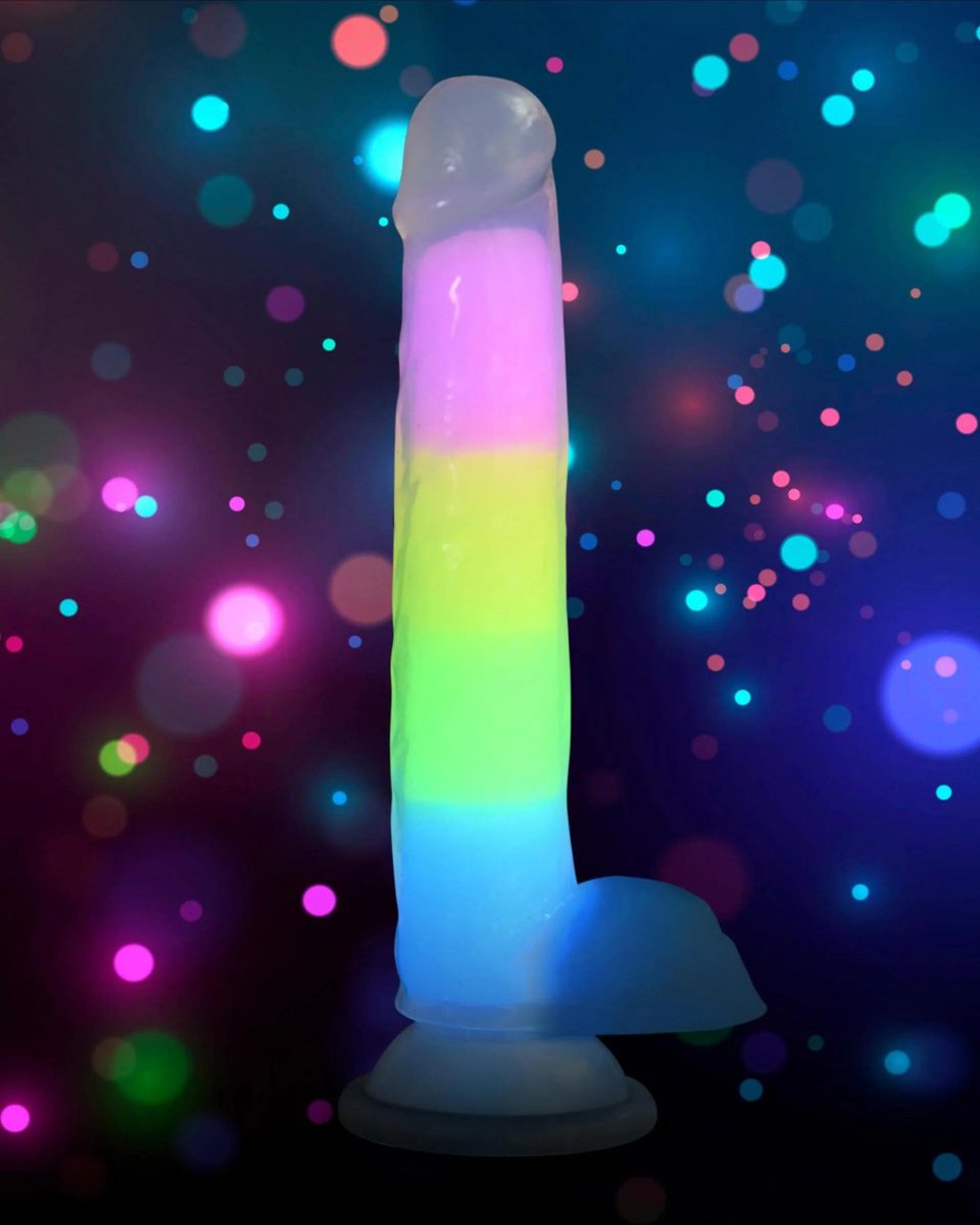 LoversPlayUSA's tweet photo. Strap in with this strap on. This d*ldo is made with 100% platinum elite silicone, and has a super strong suction cup that sticks to almost any flat surface.
.
.
#curvetoys #glowinthedark #harnesscompatible #toytuesday #pleasurepositive #loversplayground https://t.co/4QnBlN1La6